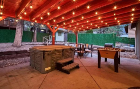 Moonlight Serenity - Ideal Location with Hot Tub and Foosball Table! Walk to local shops and zoo! Big Bear Lake
